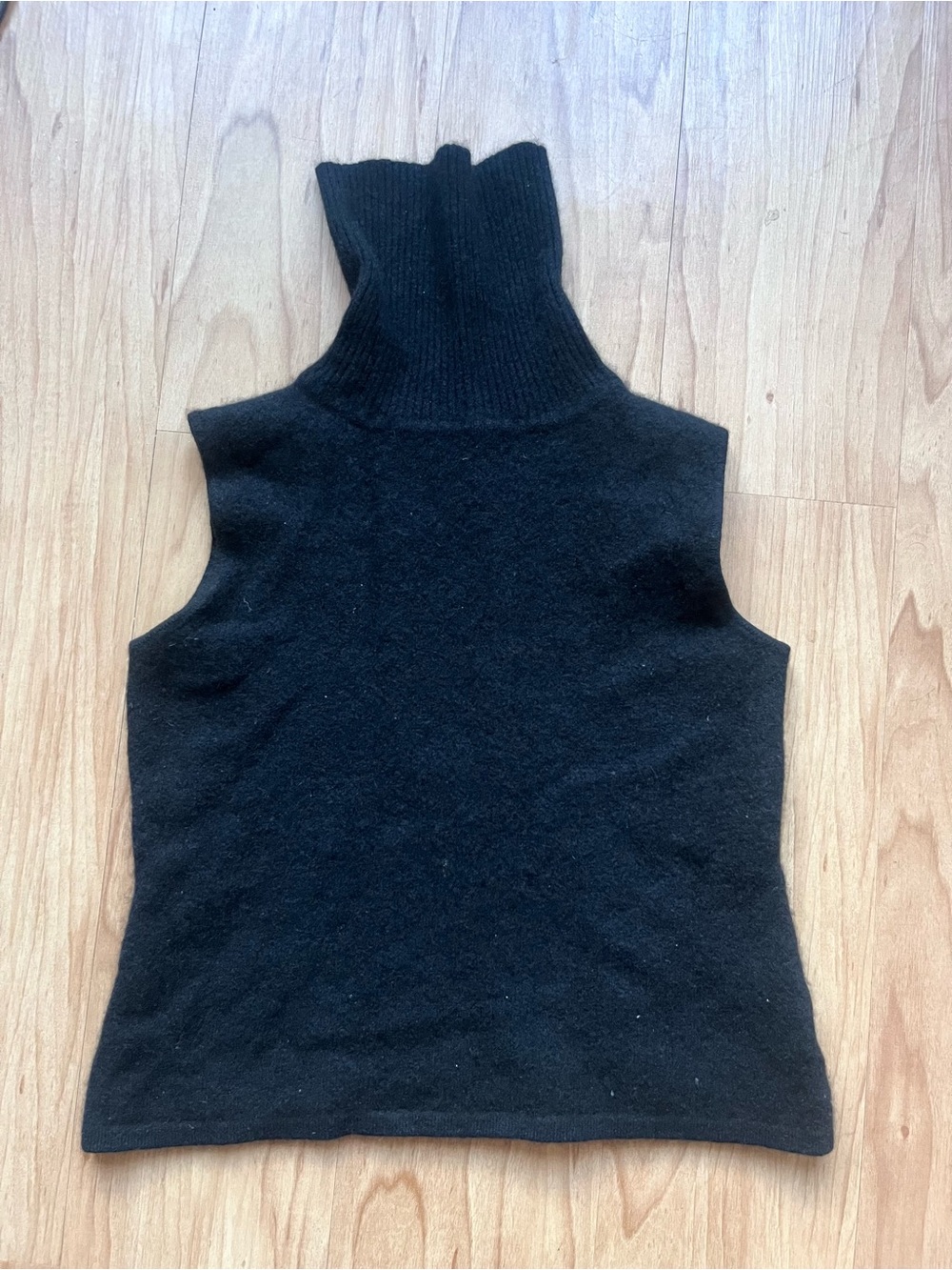 Cropped Cashmere Turtleneck Vest
